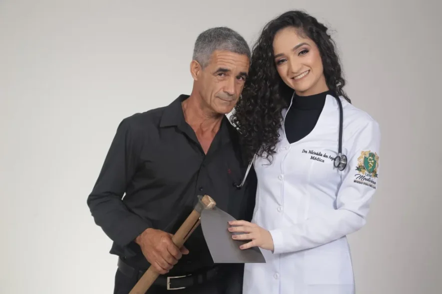 formanda com enxada